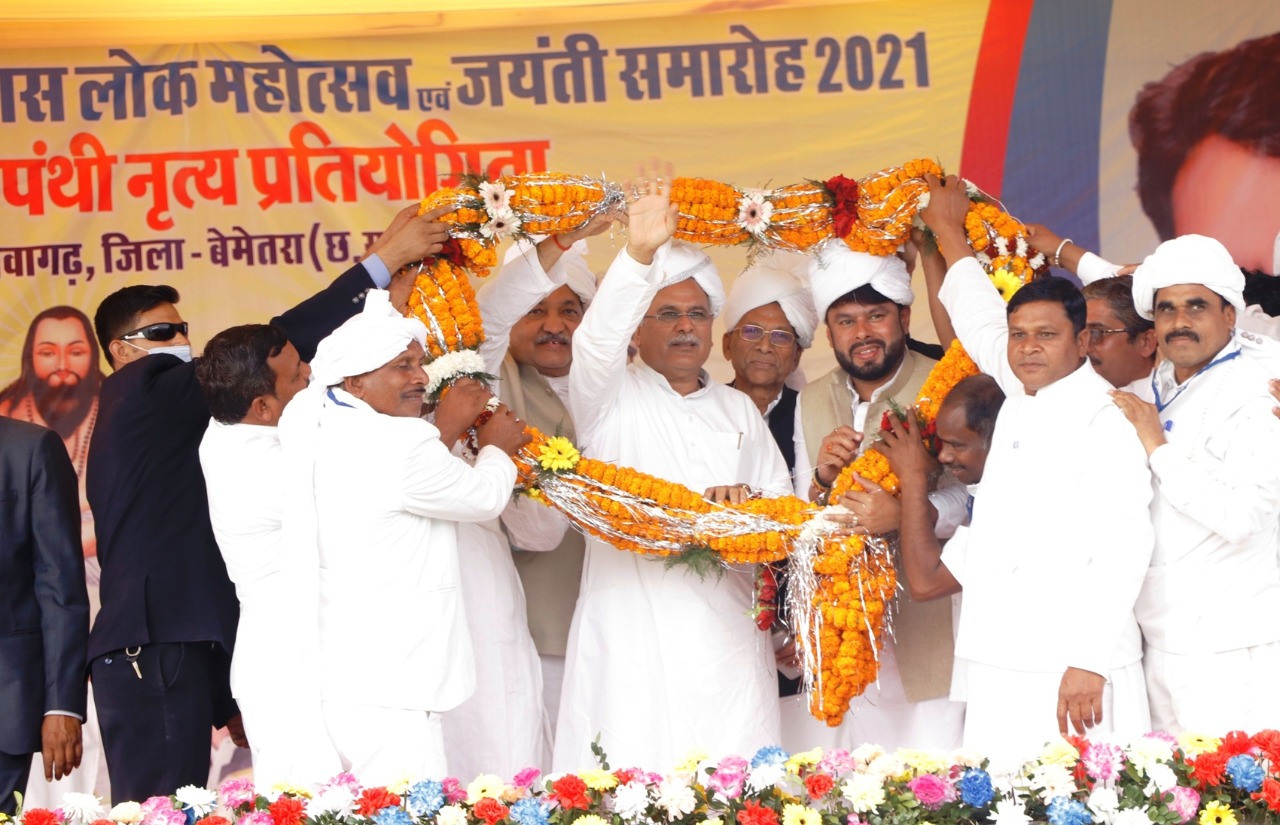 Photo of सभी वर्गों की भलाई के लिए कार्य कर रही हैं उनकी सरकार – भूपेश