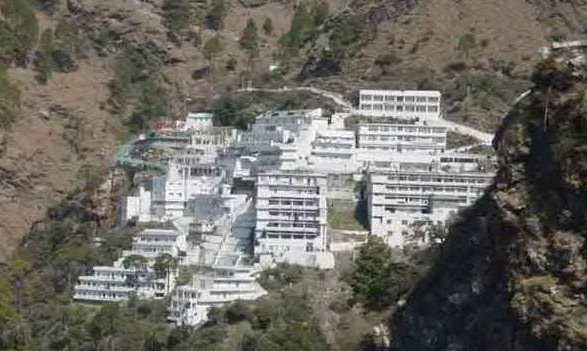 Photo of वैष्णो देवी भवन परिसर में भगदड में 12 मरे