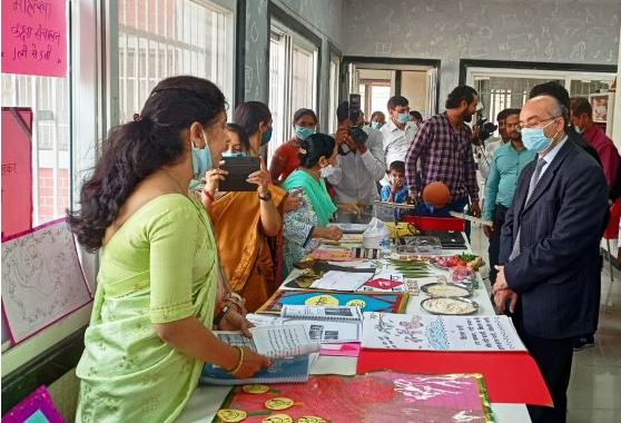 Photo of केन्द्र सरकार के संयुक्त सचिव ने की स्वामी आत्मानंद अंग्रेजी माध्यम स्कूल की तारीफ