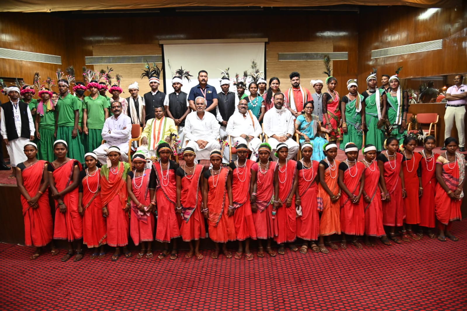 Photo of छत्तीसगढ़ की पहचान बस्तर से – भूपेश