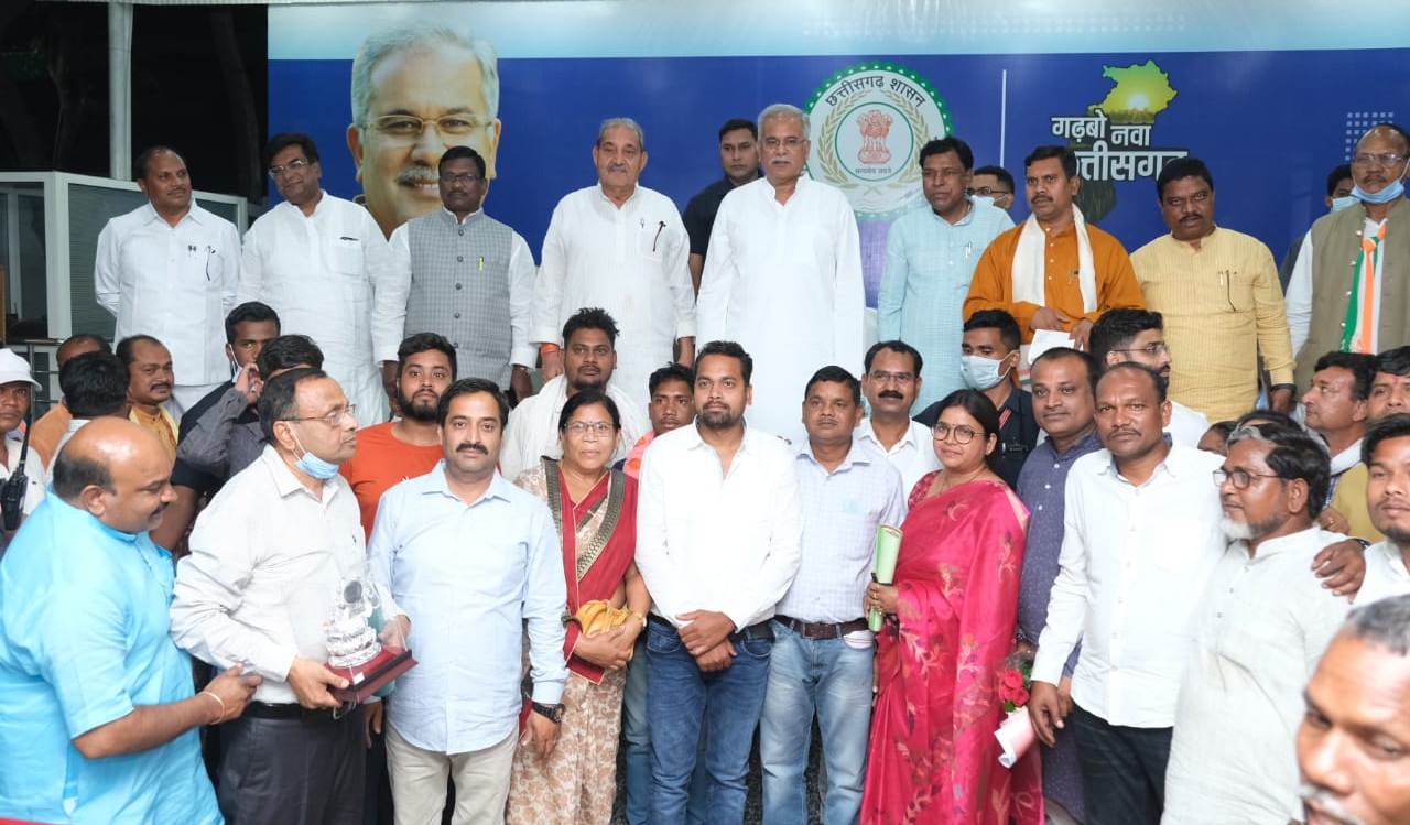 Photo of कोरबा के मेडिकल कॉलेज का नामकरण स्व.प्यारेलाल कंवर के नाम पर- भूपेश