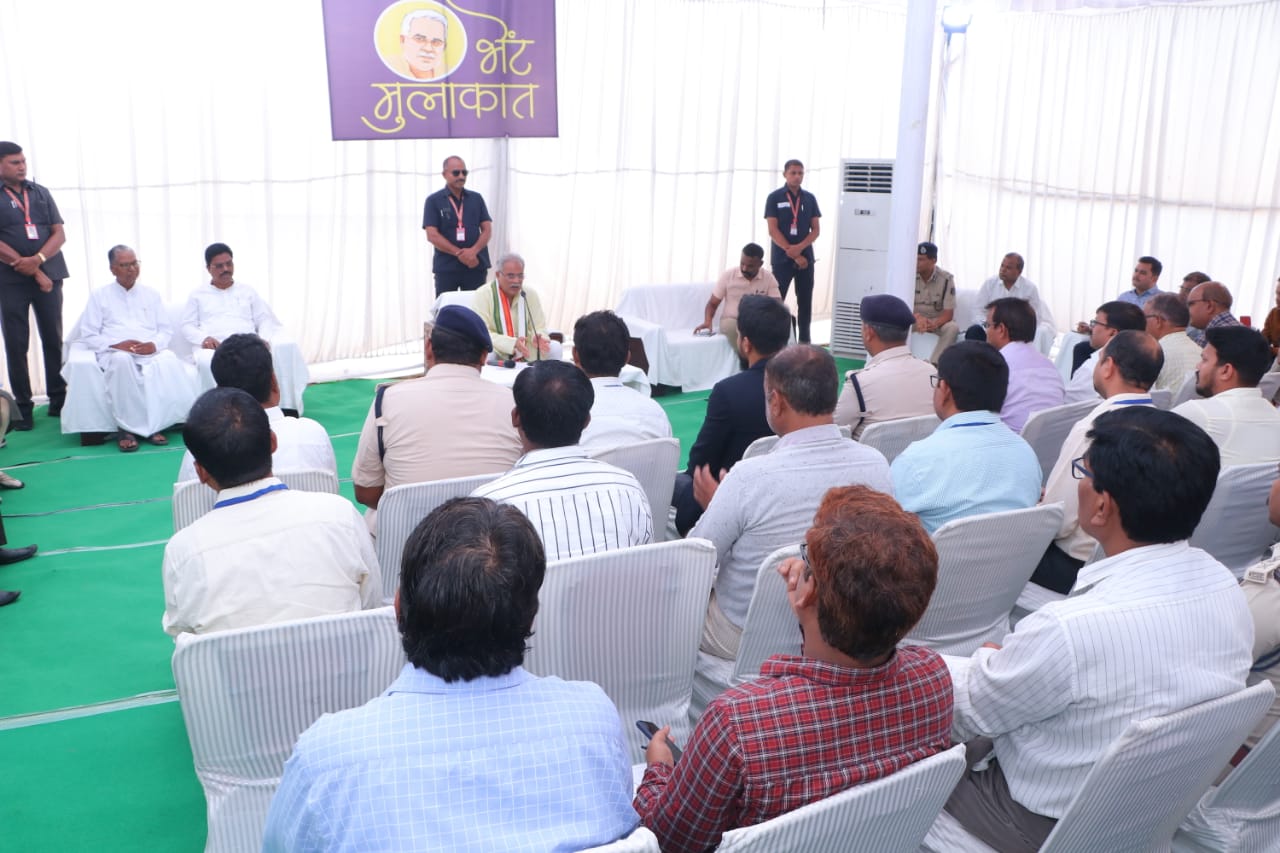 Photo of राजस्व अमले को निचले स्तर पर काम करने की जरूरत- भूपेश