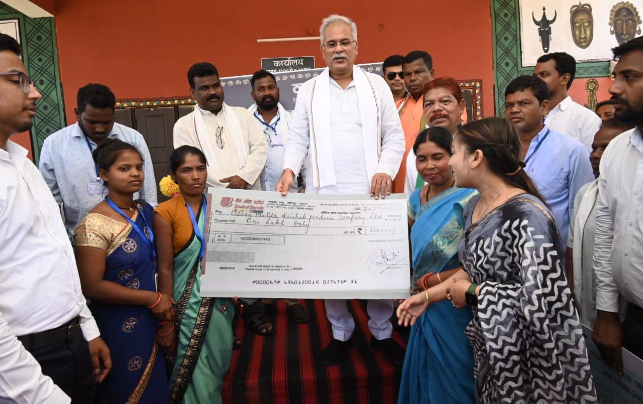 Photo of दुबई में बिकी कोंडागांव की बहनों की बनाई ट्राइबल ज्वेलरी