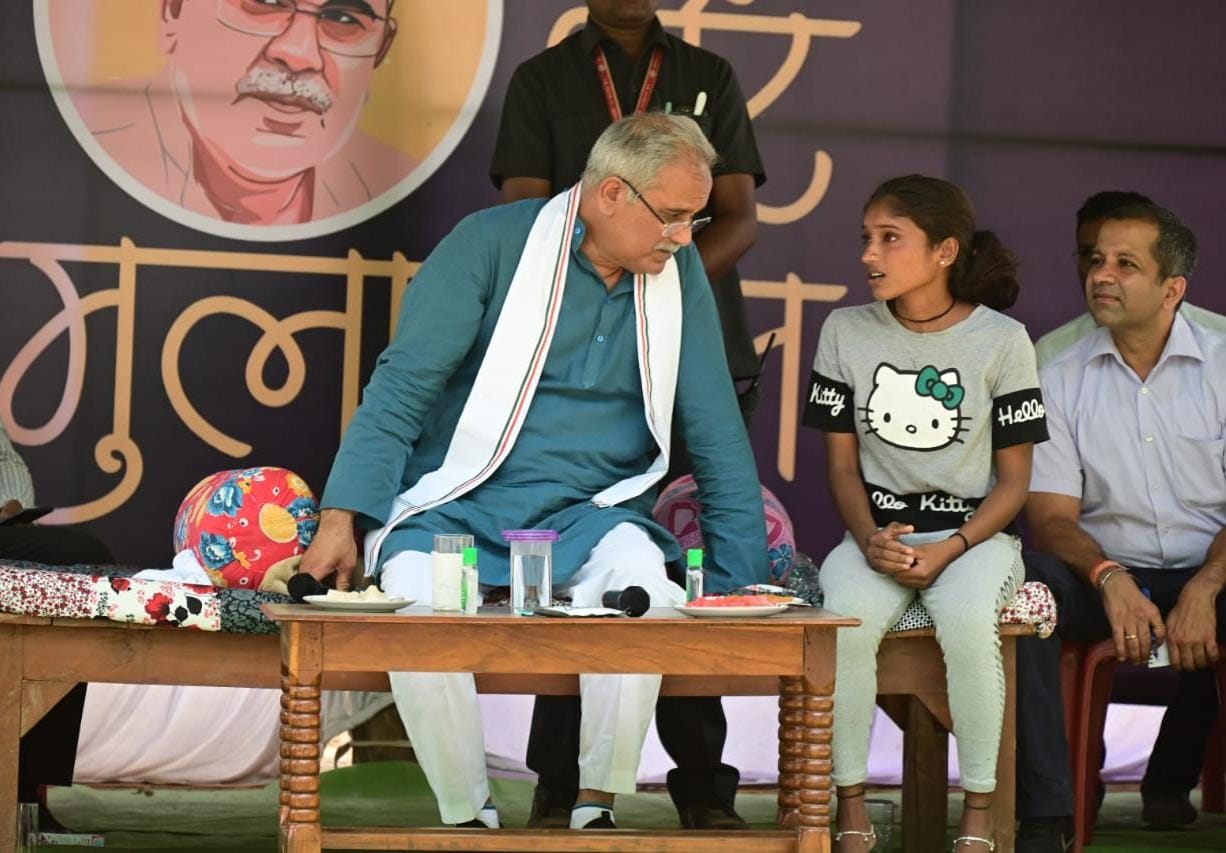 Photo of प्रभारी सचिव ने लिखा आवेदन,मुख्यमंत्री ने मंजूर की मदद की राशि