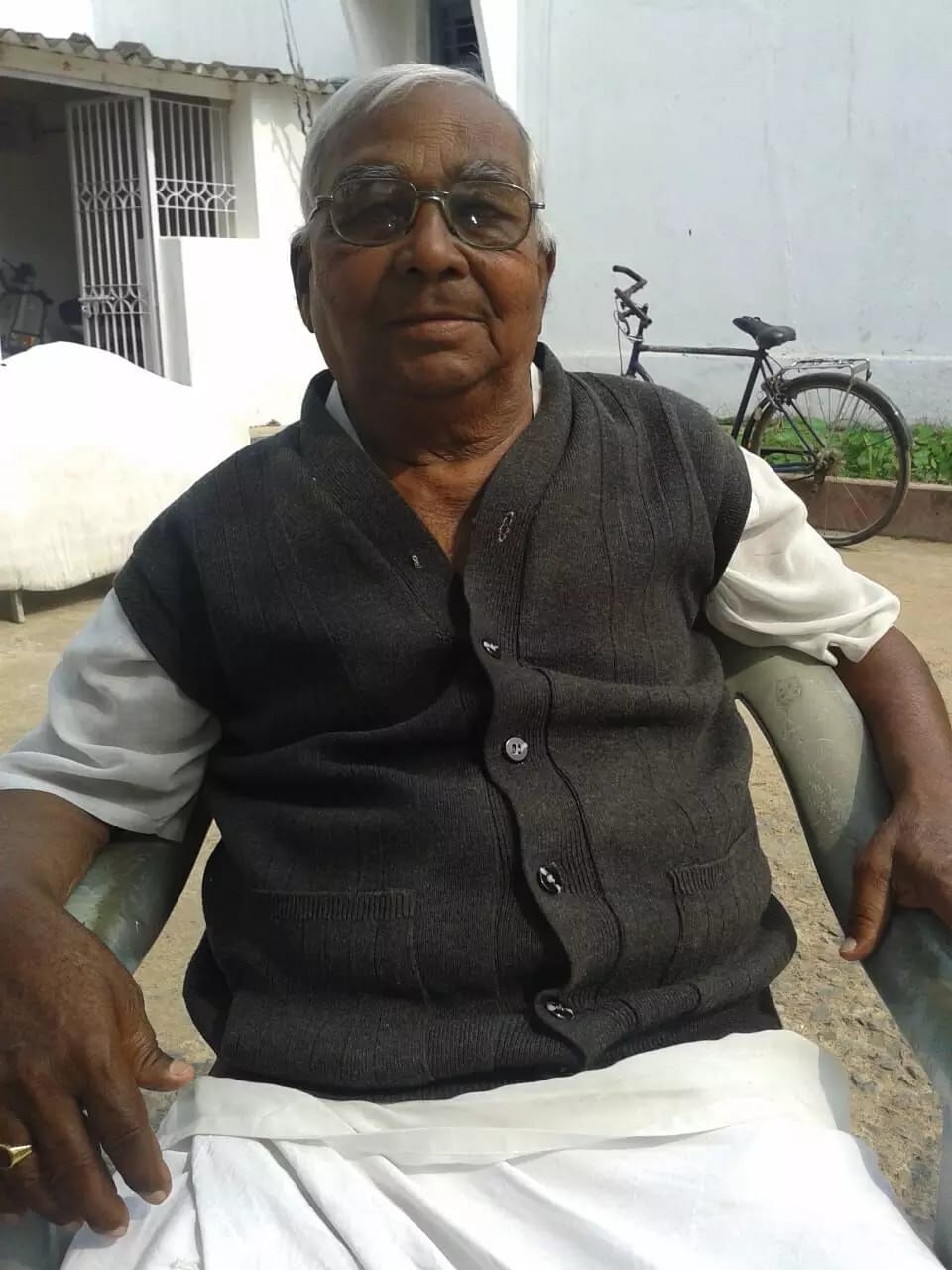 Photo of पूर्व सांसद एवं कांग्रेस नेता चक्रधारी सिंह का निधन