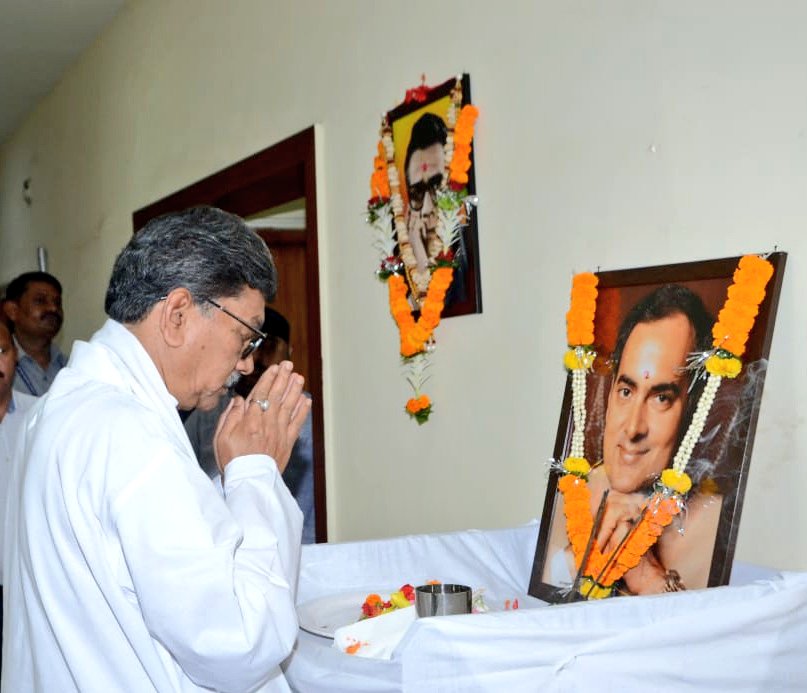 Photo of राजीव जी की पुण्यतिथि पर महंत ने अर्पित की श्रद्धाजंलि