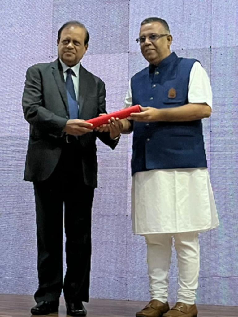 Photo of कुंवर्स ग्लोबस स्कूल के संस्थापक है राजेश सिंह श्रीलंका के शिक्षा मंत्री सूसिल प्रेमजयंथा ने किया सम्मानित
