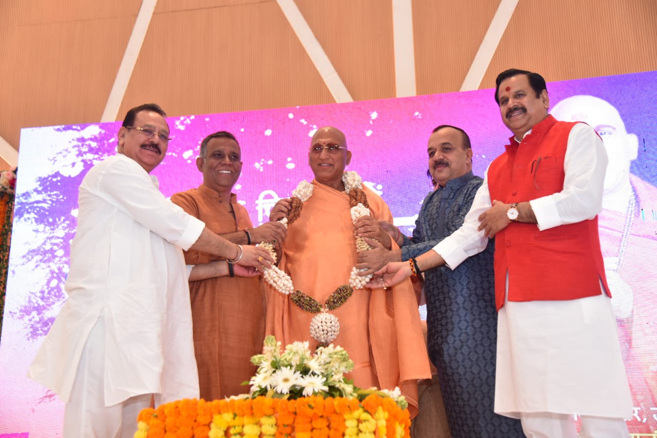 Photo of अपनी चिंता को अपने आराध्य पर छोड दीजिएः अवधेशानंद गिरी