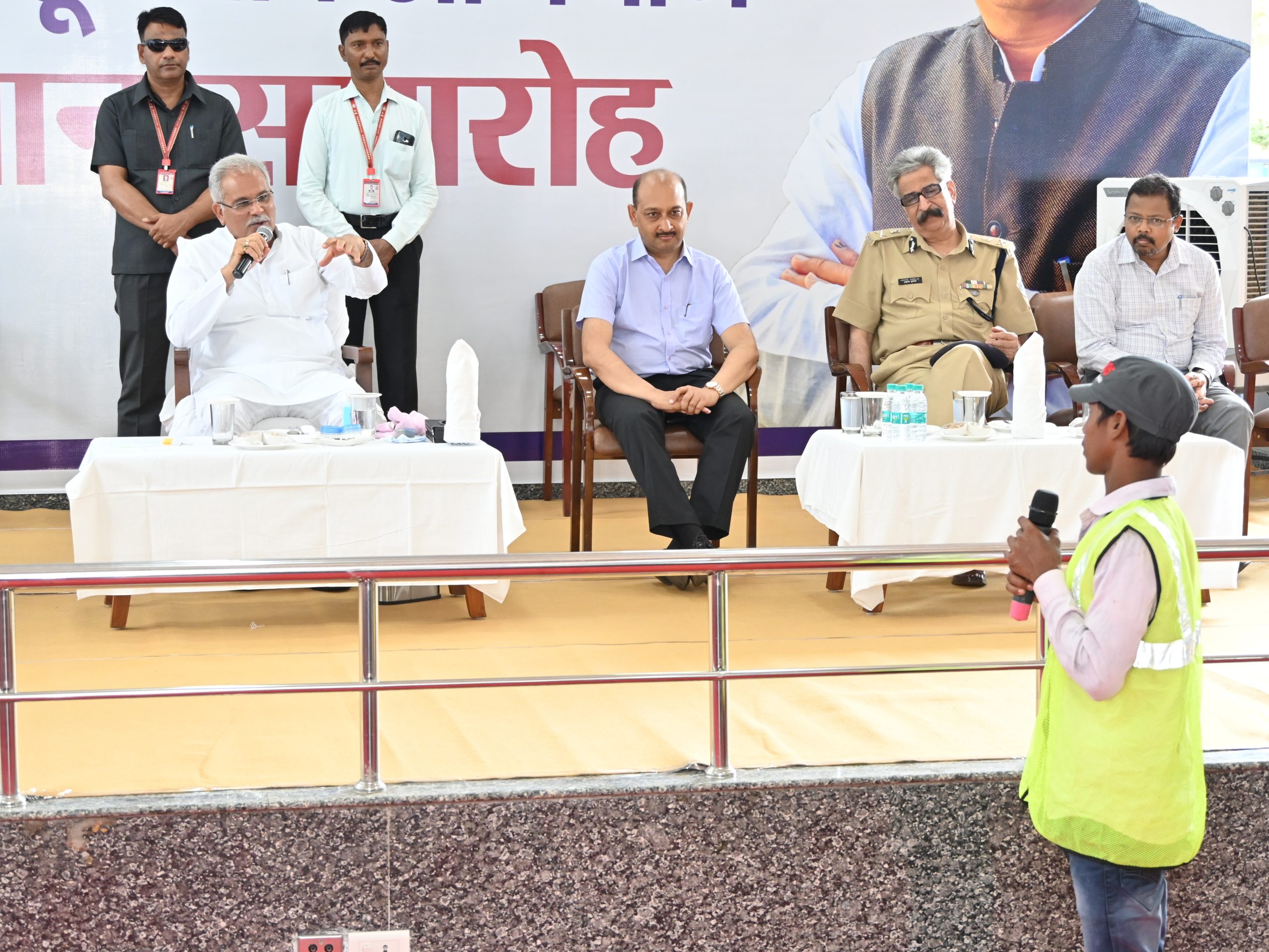 Photo of बोरवेल से राहुल को बचाने में अजरूल ने लगाई जान की बाजी