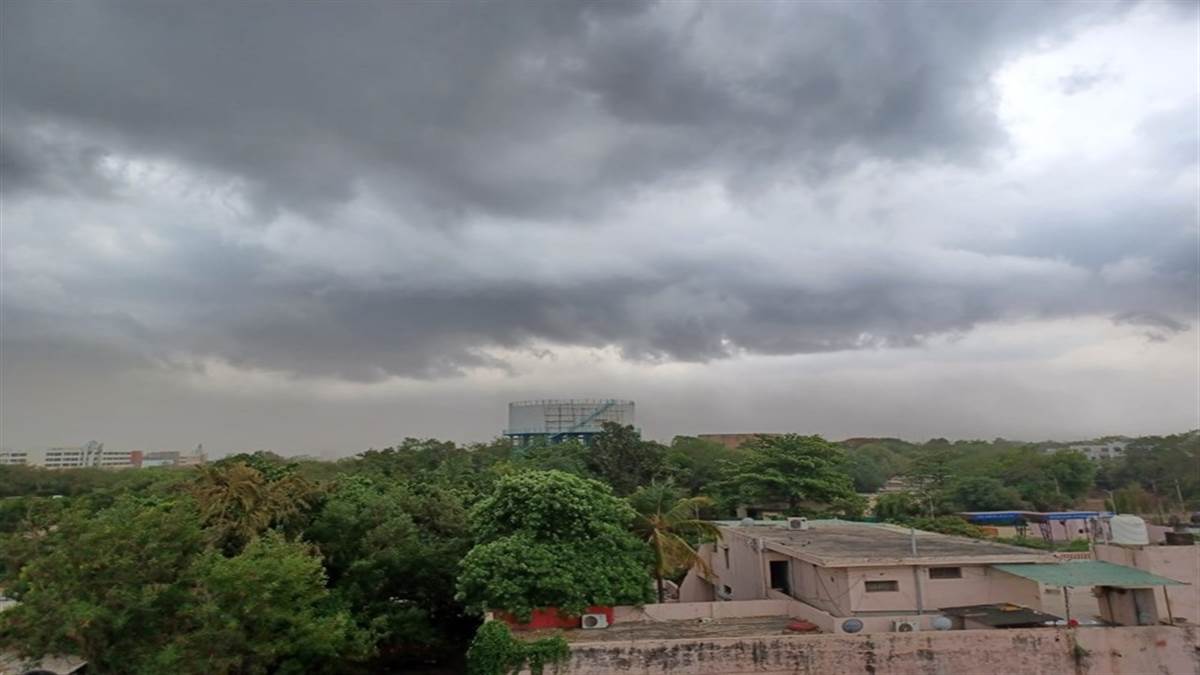 Photo of  अधिकतम व न्यूनतम तापमान में होने लगी है गिरावट, आकाशीय बिजली गिरने की भी आशंका