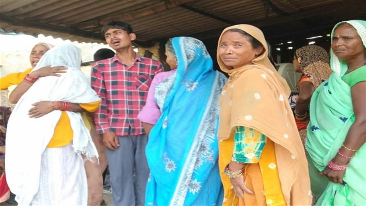 Photo of गोंडा में मांगलिक कार्यक्रम से लौट रहे रोजगार सेवक की सड़क हादसे में मौत,प्रधान समेत चार लोग गंभीर रूप से घायल… 