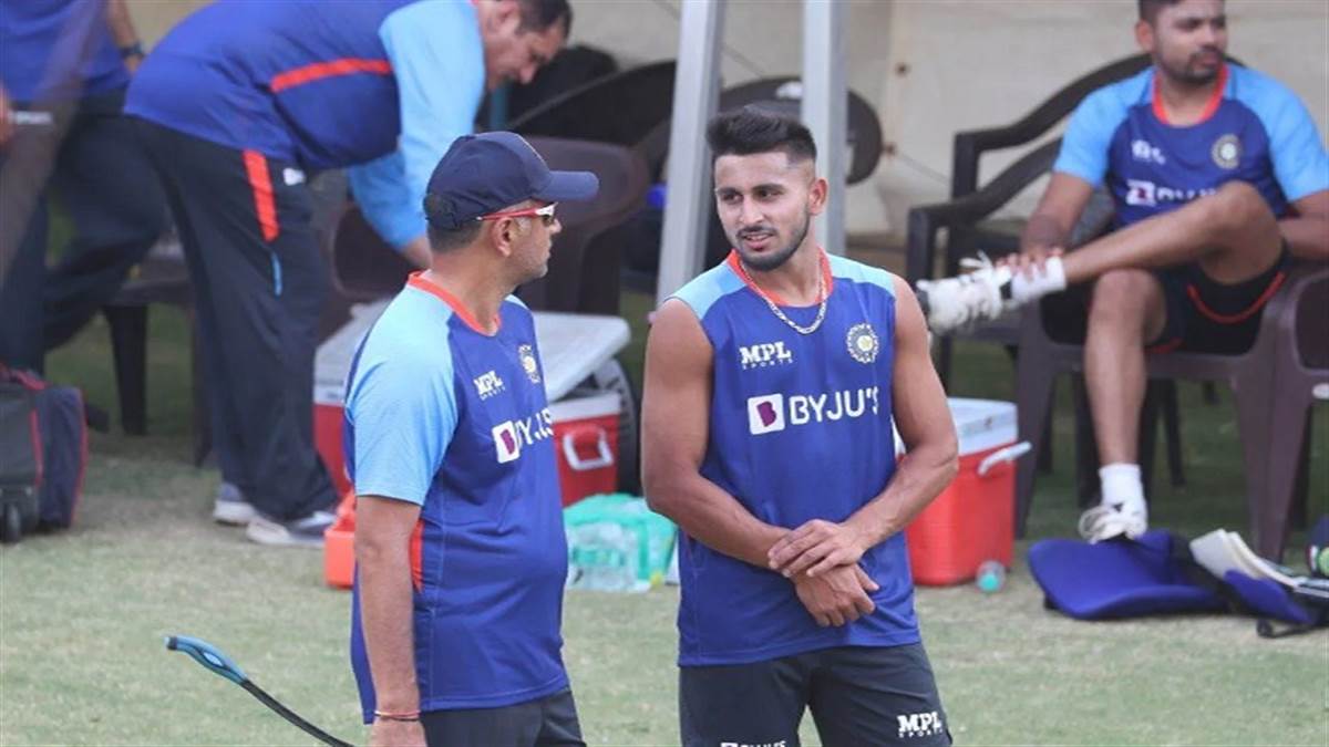 Photo of हाल ही में उमरान ने प्रैक्टिस सेशन में डाली इतनी तेज गेंद की टूट गया था रिषभ पंत का बल्ला