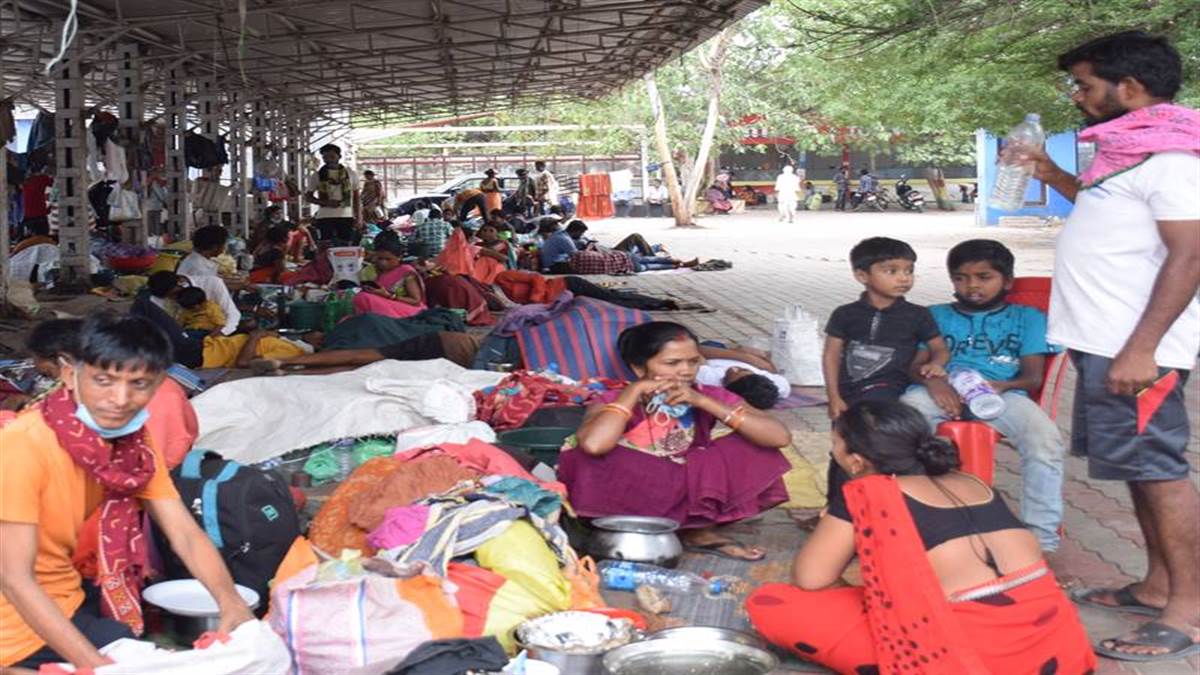 Photo of राजधानी के शासकीय अस्पतालों में इलाज के लिए आने वाले मरीजों के स्वजन को नहीं है ठहरने का ठिकाना…