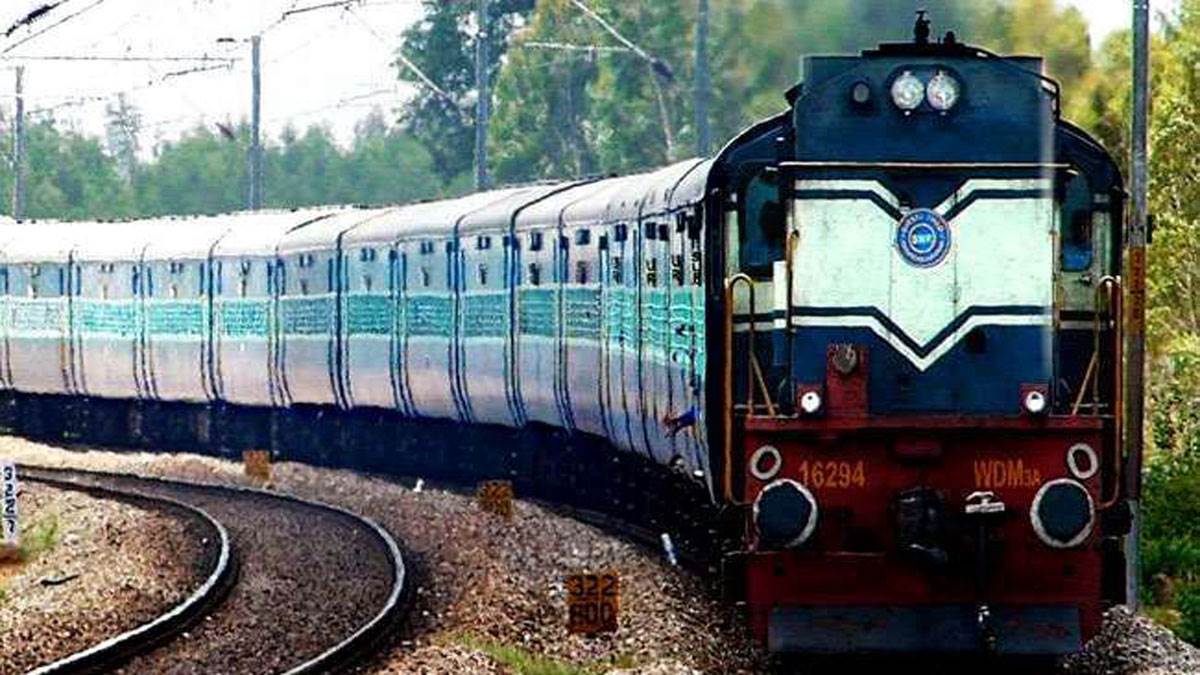 Photo of  देशभर में देखने को मिल रहा अग्निपथ योजना का विरोध,  इसके चलते 200 से ज्‍यादा ट्रेने हुईं प्रभावित…