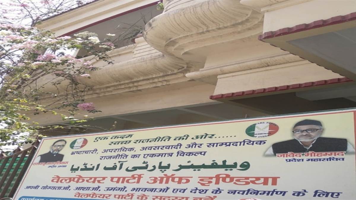 Photo of मकान की तलाशी के दौरान पुलिस को मिले तमाम अन्य सामग्रियों के अलावा तमंचे-चापड़ की तरह अवैध हथियार