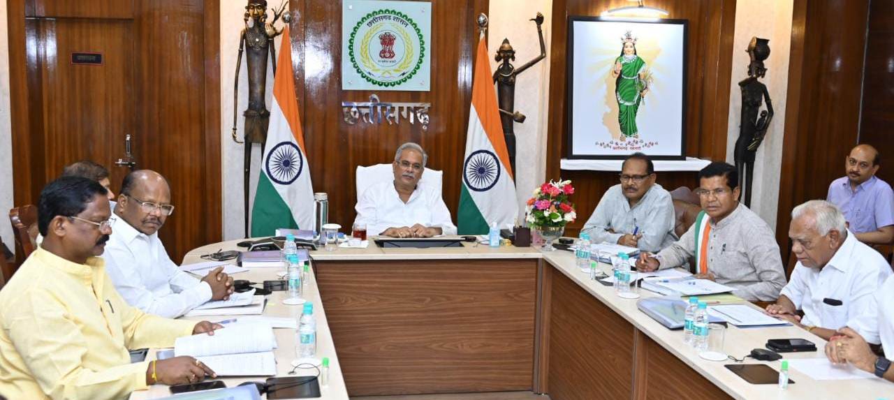 Photo of भूपेश का जनजाति क्षेत्रों के जर्जर छात्रावासों- तथा स्कूल भवनों की मरम्मत का निर्देश