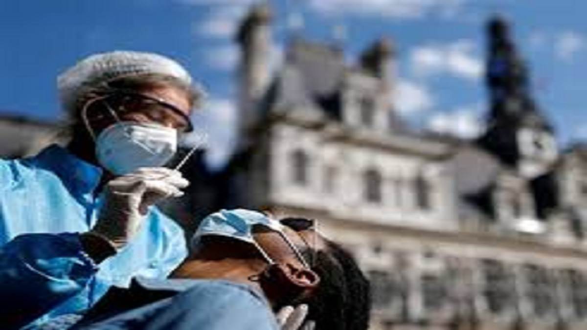 Photo of देश में कोरोना के मामलों में आई मामूली गिरावट, दैनिक पोजिटिविटी दर 5 फीसद के करीब….