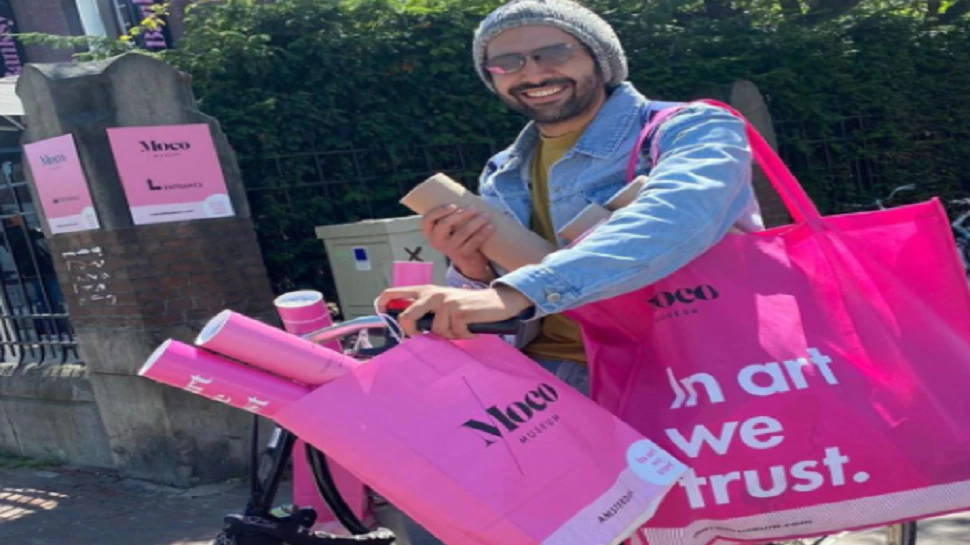 Photo of कुछ इस अंदाज में यूरोप में शॉपिंग करते नजर आए कार्तिक आर्यन