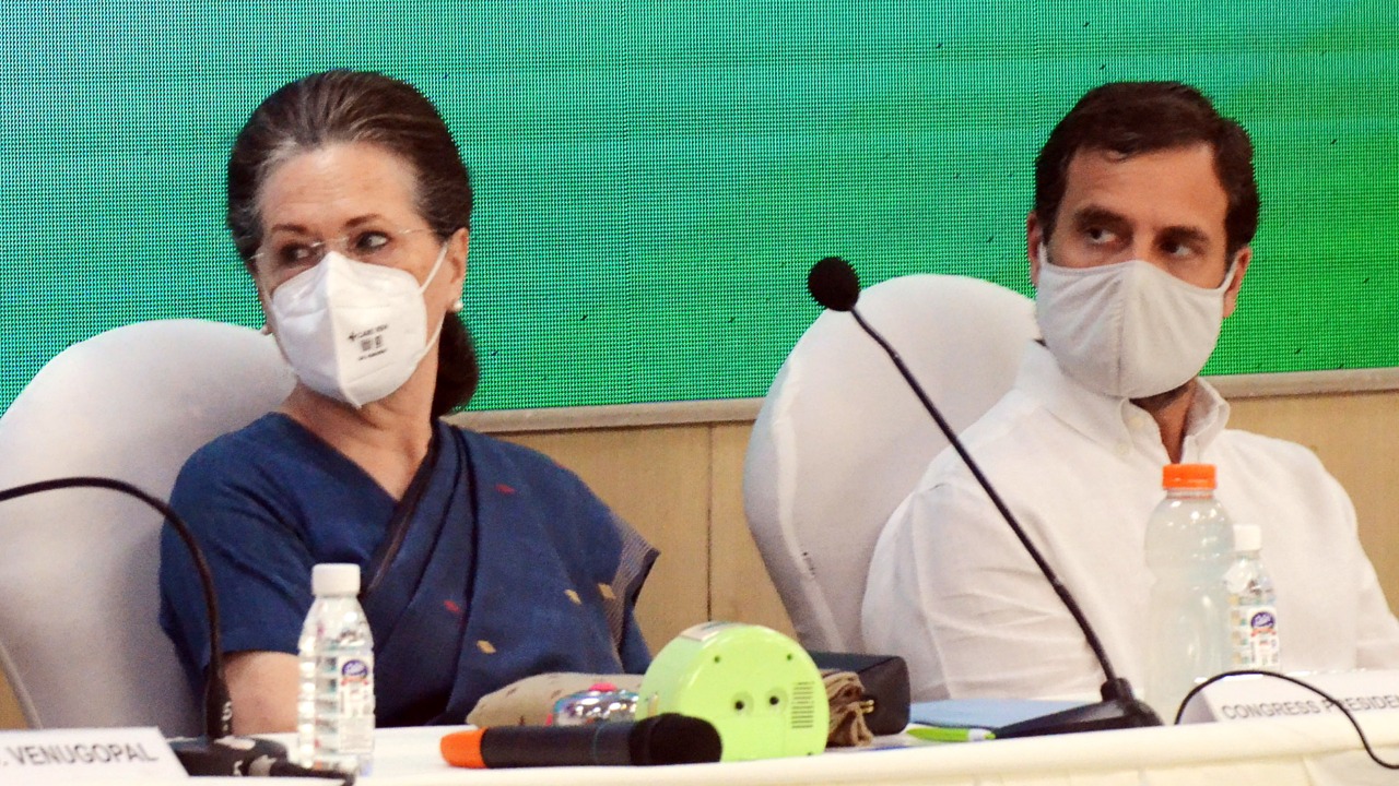 Photo of गोवा में भी कांग्रेस को लग सकता है बड़ा झटका, भाजपा में हो सकते हैं शामिल कई विधायक