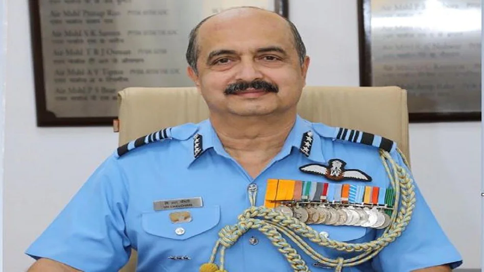 Photo of वायुसेना प्रमुख ने कहा, चीनी विमान को LAC के करीब आते देखते हैं तो…