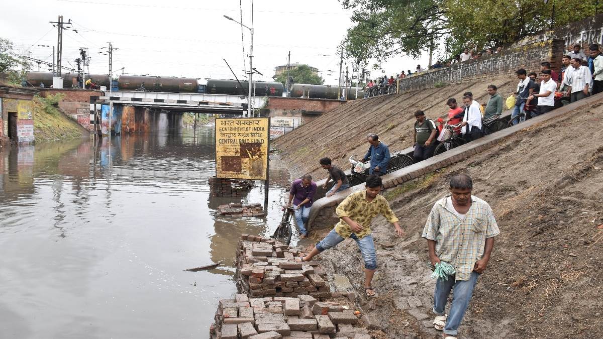 Photo of तेज बारिश के बाद एक बार फिर उमस के साथ शुरू हुई दिन की शुरुआत, शाम तक फिर बादल डालेंगे डेरा….