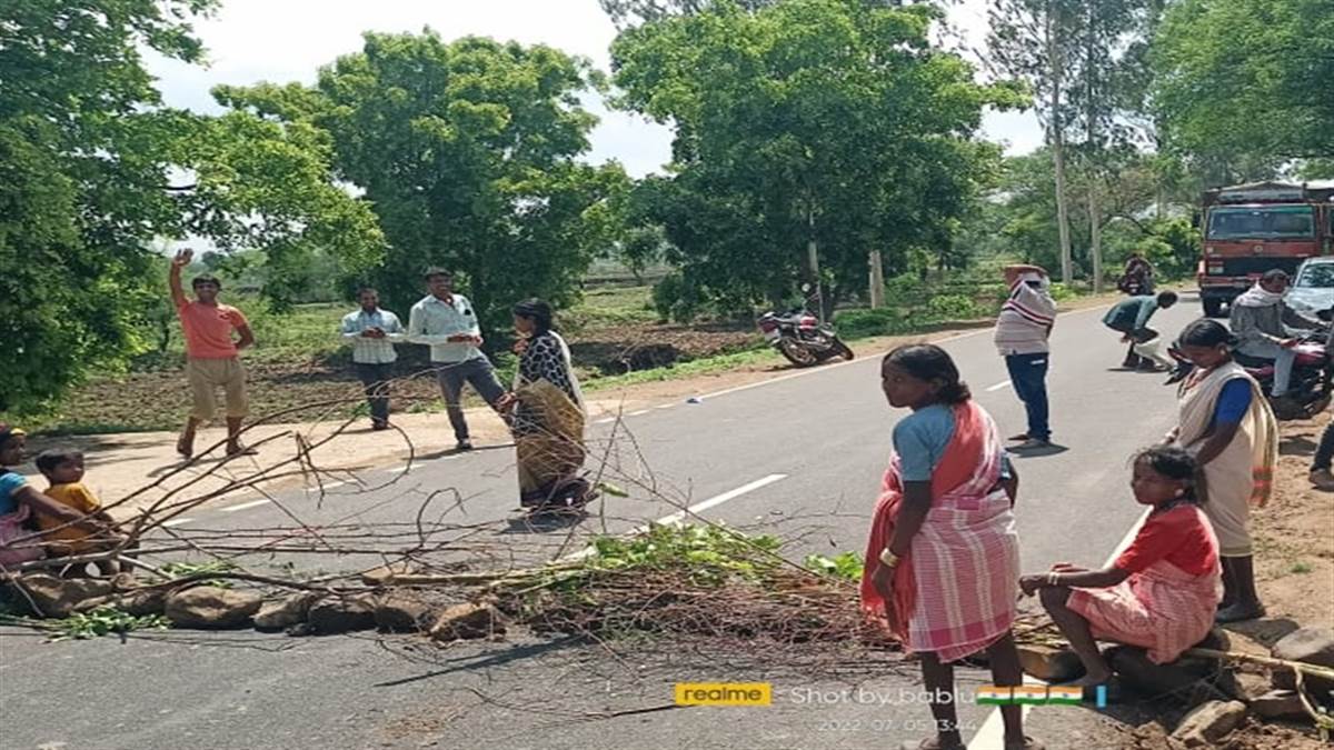 Photo of सड़क जाम होने से जबलपुर से अमरकंटक जाने और आने वाले वाहनों का लगा जमावड़ा