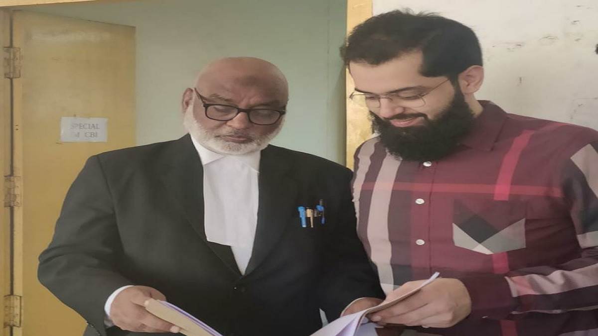 Photo of माफिया अतीक अहमद पर सरकार के शिकंजा कसने पर बेटे उमर अहमद ने सीबीआइ कोर्ट में किया सरेंडर