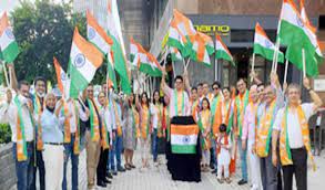 Photo of हांगकांग में भारतीयों ने ‘हर घर तिरंगा’ के तहत अपने घरों में फहराया तिरंगा