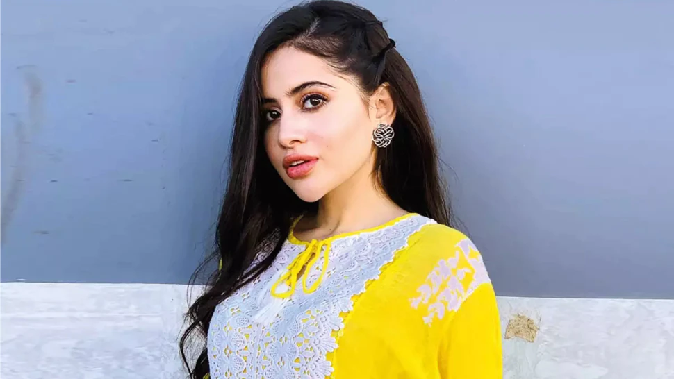 Photo of गणेश वंदना करती नजर आई उर्फी जावेद, देखे वीडियो