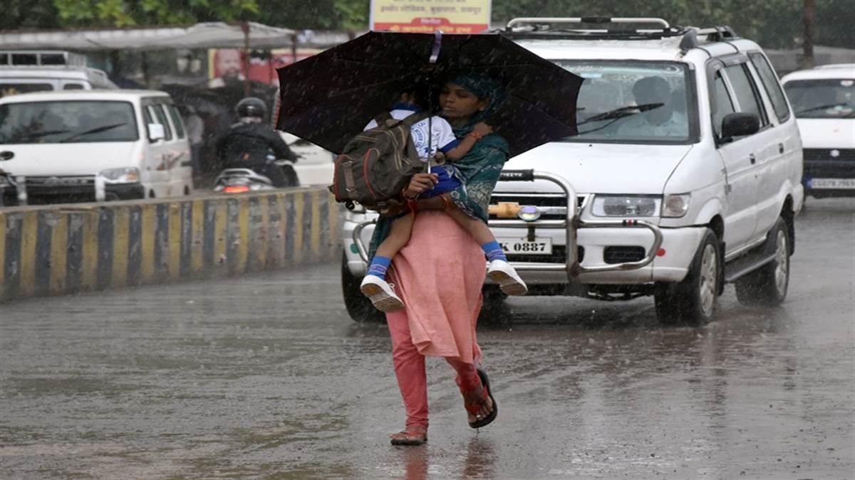 Photo of राजधानी रायपुर में वर्षा पर लगे ब्रेक के बाद आज बदला मौसम का मिजाज..
