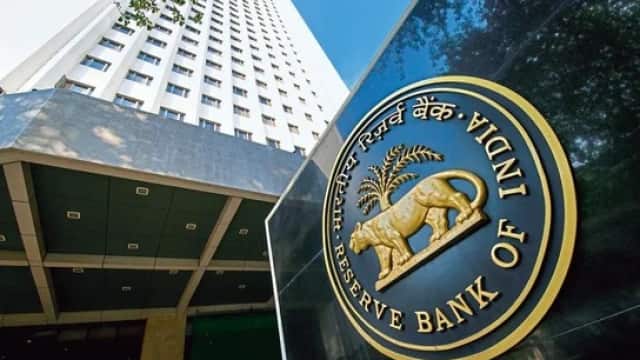 Photo of मुद्रास्फीति से निपटने के लिए RBI फिर करेगा रेपो-रेट में  इजाफा, पढ़े पूरी खबर
