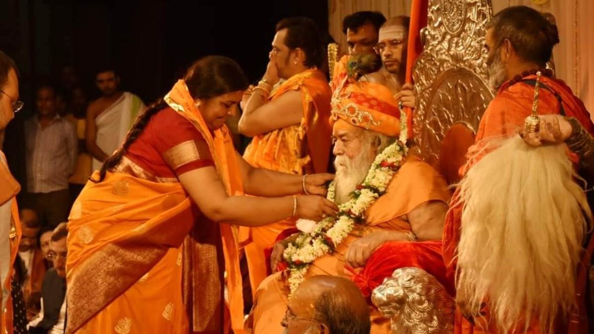 Photo of  99 वर्षीय शंकराचार्य अयोध्या जाते समय कई बार  आए थे लखनऊ, महंत देव्‍यागिरी ने साझा किए यादगार पल..