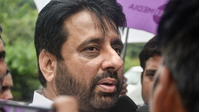 Photo of भर्ती घोटाले के आरोप में गिरफ्तार अमानतुल्लाह खान को राउज एवेन्यू कोर्ट से मिली जमानत