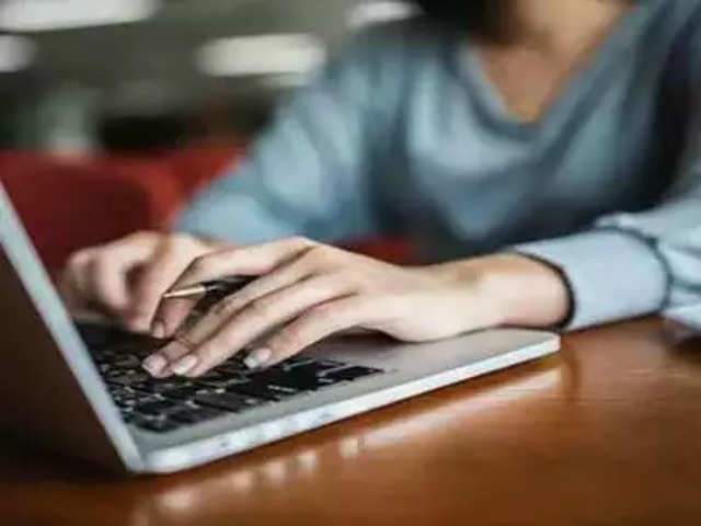 Photo of ब्रिटिश के अरबपति ने वर्क फ्रॉम होम करने वालों को लेकर कह दी ये बड़ी बात, लोगों ने जमकर किया विरोध