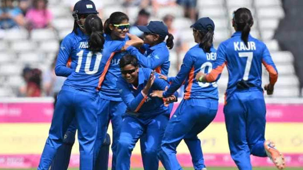 Photo of इंग्लैंड के आगे नहीं टिकी भारतीय महिला टीम