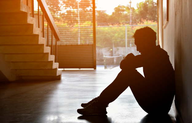 Photo of जान ले कितना गलत हैं लंबे समय तक अकेले रहना