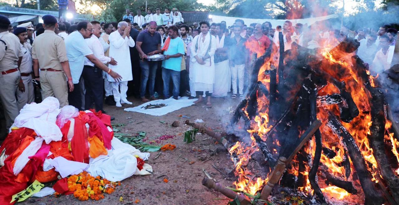 Photo of विधानसभा उपाध्यक्ष मनोज मण्डावी को दी गई अन्तिम विदाई