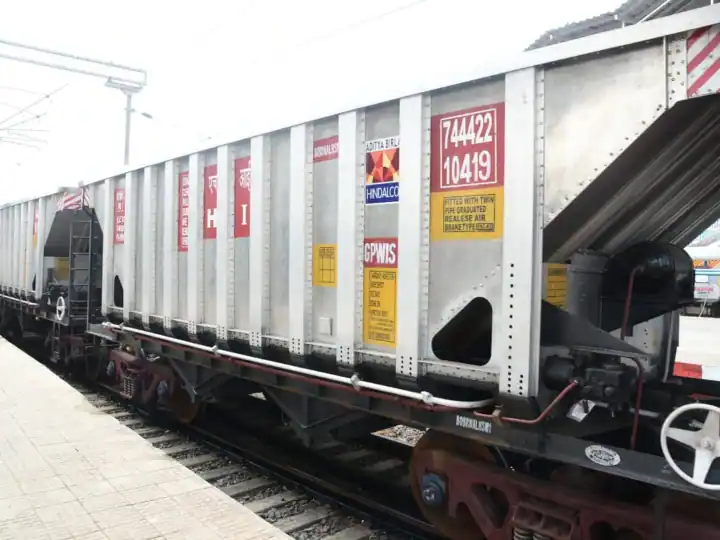 Photo of पहली बार एल्युमिनियम से बने मालगाड़ी के डिब्बे