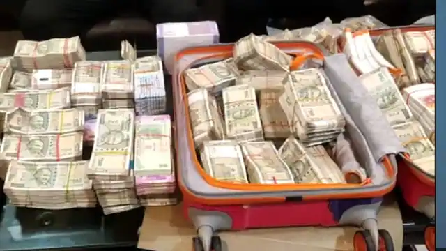 Photo of कोलकाता: एक बार फिर मिला कार से कैश का भंडार