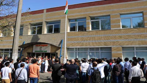 Photo of भारतीय दूतावास ने कहा- यूक्रेन में जो भारत के लोग हैं वे तुरंत निकल जाएं क्योंकि..