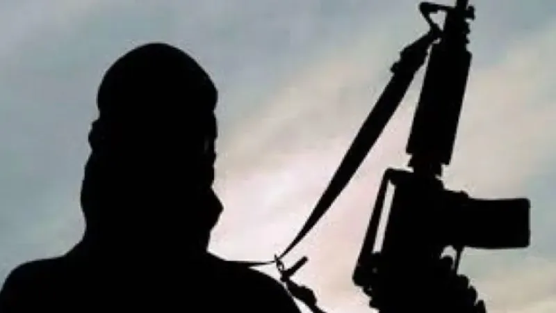 Photo of जम्मू-कश्मीर: 5 सरकारी कर्मचारियों को आतंकी लिंक के चलते सर्विस से हुए बर्खास्त