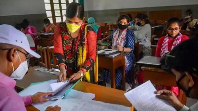 Photo of जल्द ही योगी सरकार कर सकती है शिक्षकों की भर्ती, पढ़े पूरी खबर