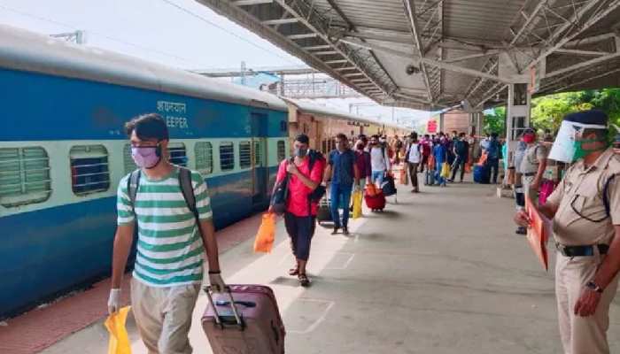 Photo of इन स्टेशनों पर 5 गुना बढ़े प्लेटफॉर्म टिकट के दाम