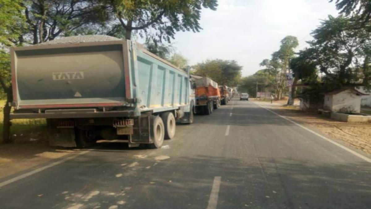 Photo of कानपुर: ओवरलोड ट्रैक्‍टर-ट्राली से करीब दो दर्जन लोगों की मौत पर सख्‍त हुई योगी सरकार