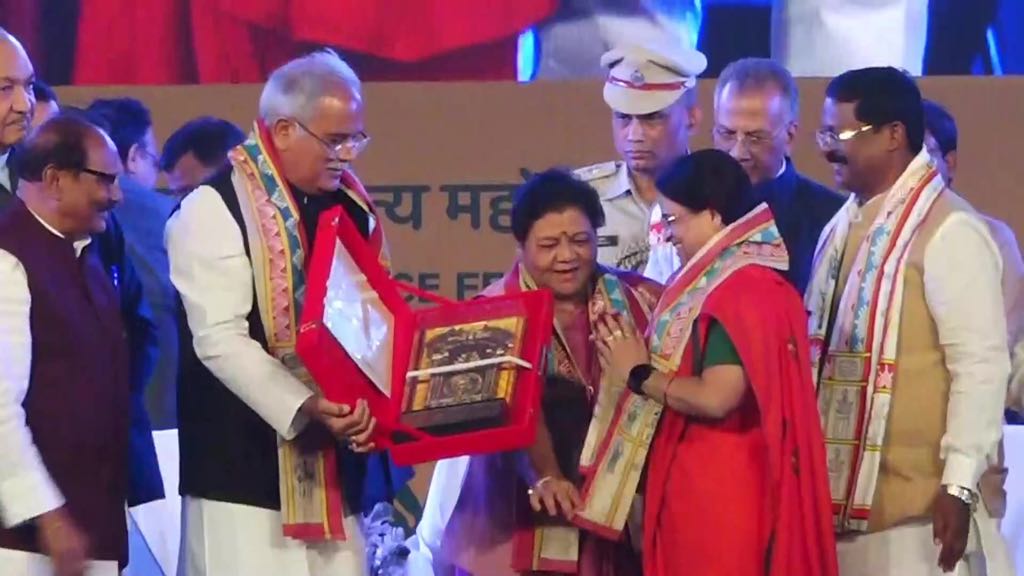 Photo of राज्योत्सव पर विभिन्न अलंकरणों से सम्मानित किया गया विभूतियों को