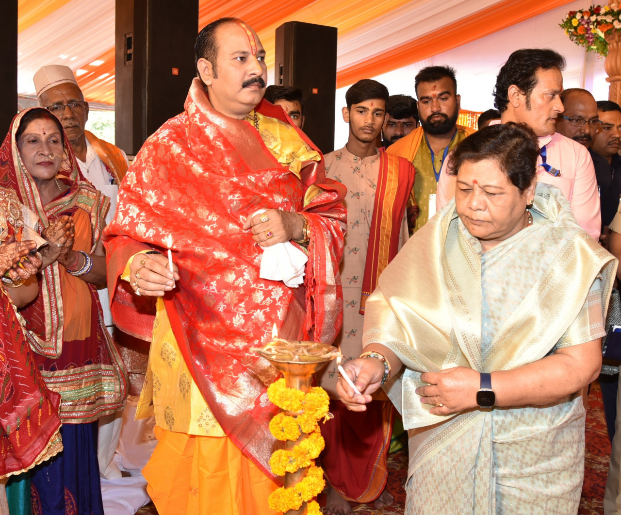 Photo of वेद-पुराण और संत-महात्माओं के संदेश हमें सद्मार्ग का दिखाते हैं रास्ता – राज्यपाल