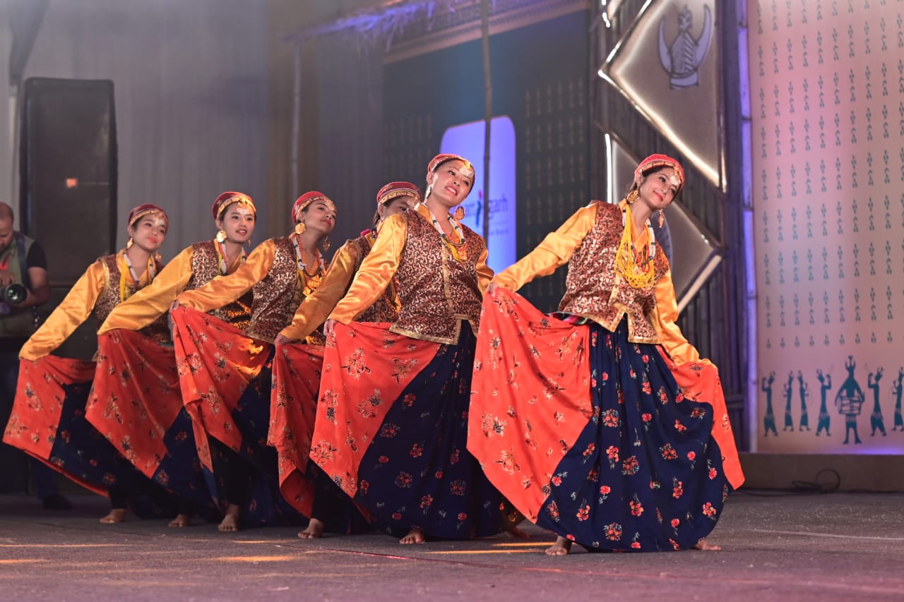 Photo of सिक्किम के लोक कलाकारों ने तमांग सेलो नृत्य की प्रस्तुति से मोहा लोगों का मन