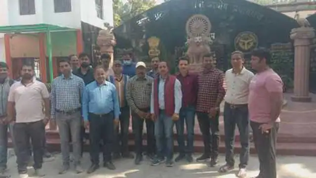 Photo of पीसीएस में अतिरिक्त अवसर की मांग को लेकर प्रतियोगी छात्रों ने लोक सेवा आयोग के बाहर किया प्रदर्शन