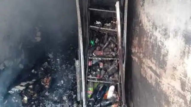 Photo of कानपुर: बेकरी शॉप में शार्टसर्किट से आग लगने पर हुआ भारी नुकसान..