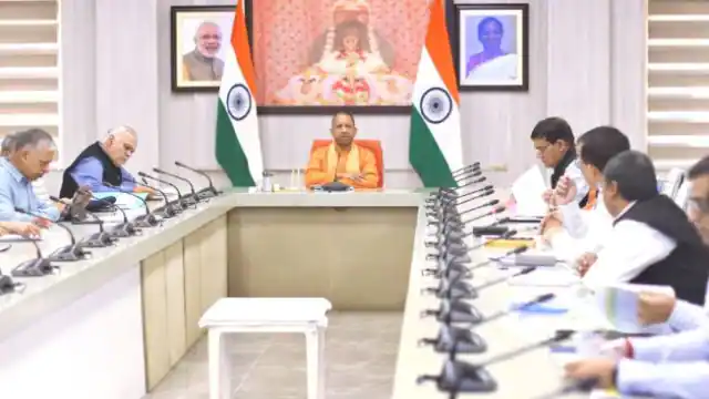 Photo of लगातार बढ़ रहे डेंगू के मामलों के बीच सीएम योगी की अध्यक्षता में हुई उच्चस्तरीय बैठक, अब हर जिले में बनेंगे डेडिकेटेड हॉस्पिटल